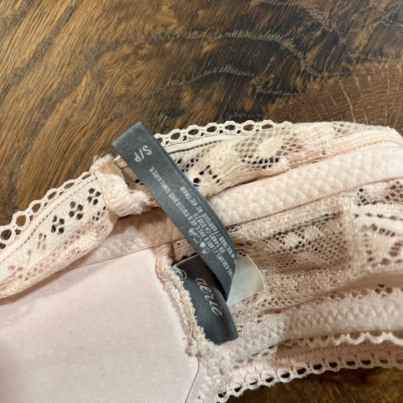 Halter neck pink lace bralette - Picture 3 of 3